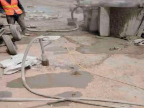 江孜水泥混凝土路面板底注浆技术 路面脱空注浆整治方案