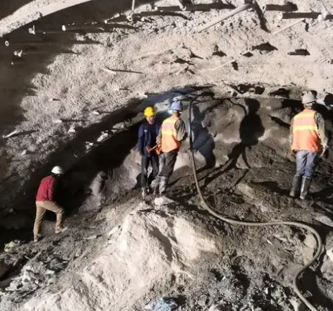 江孜拱顶带模注浆料的施工流程及注意事项